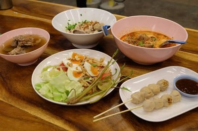 ก๋วยเตี๋ยวลูกชิ้นหมูฮีโร่ (ลูกชิ้นหมูฮีโร่) 71 มอลล์ ลาดพร้าว 71 ก๋วยเตี๋ยวลูกชิ้นหมูฮีโร่ (ลูกชิ้นหมูฮีโร่) 71 มอลล์ ลาดพร้าว 71