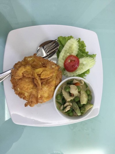 ชุดข้าวแกงเขียวหวานไข่เจียว 80 บาท