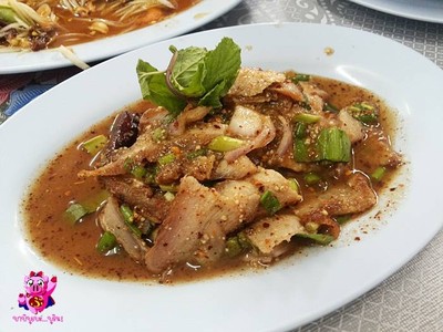 น้ำตกคอหมู