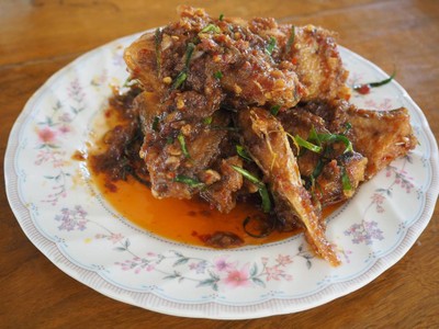 ฉู่ฉี่ปลาเนื้ออ่อนทอด