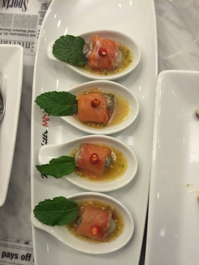 ปลาแซลมอนห่อหอยนางรม