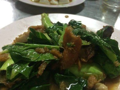 ผักคะน้าหมูกรอบ