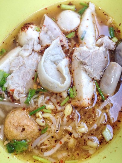 บะหมี่ต้มยำทรงเครื่อง