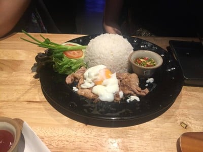 ข้าวหมูกระเทียมไข่ออนเซน
