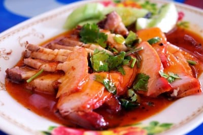 ข้าวหมูแดง หมูกรอบ