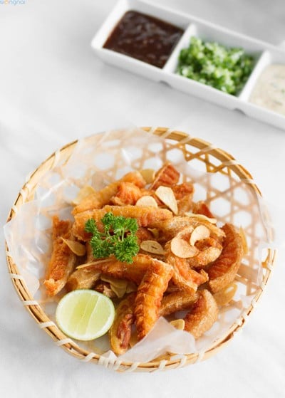 ท้องปลาแซลมอนหมักนํ้าปลาทอด