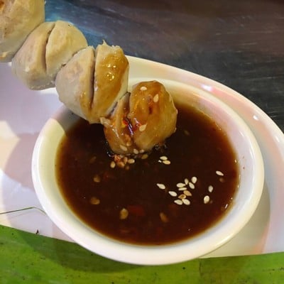 ลูกชิ้นหมูปิ้ง