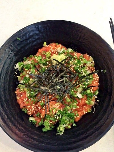 ข้าวหน้าปลาแซลม่อนสับ