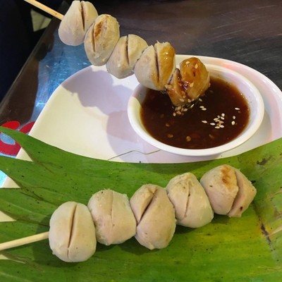 ลูกชิ้นหมูปิ้ง