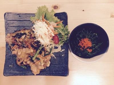 หมูผัดโซกะ 59 บาท, ยำสาหร่าย 39 บาท