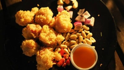 แจ่มจันทร์ บาร์ แอนด์ บิสโทร