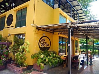 At ขัวเหล็ก Café & Restaurant