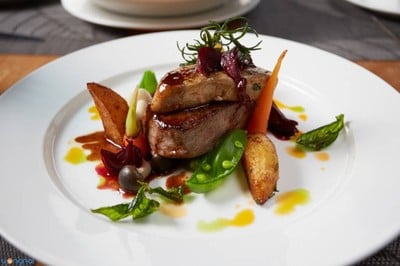 Papillon Restaurant (ปาปิญอง) Papillon Restaurant (ปาปิญอง)