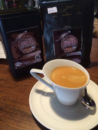 กาแฟชะมด ร้อนๆ. แก้วละ 300