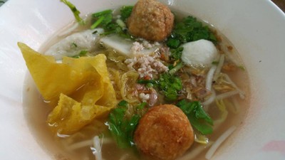 เจ๊หลีลูกชิ้นปลาเจ้าเก่า