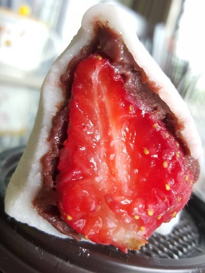 Azuki Red Bean Strawberry Daifuku ลูกใหญ่หอมหวาน ดีงามสุดๆจ๊ะ
