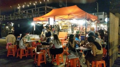 หน้าร้าน ข้าวมันไก่ไฮเวย์