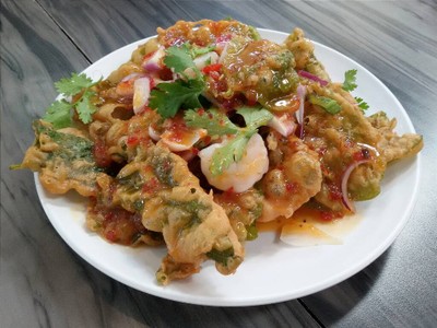 ยำผักบุ้งกรอบกุ้งสด 105.+