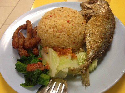 ข้าวผัดน้ำพริกปลาทู+หมูทอด