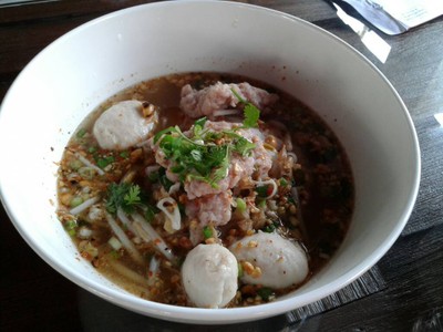 เส้นเล็กต้มยำ