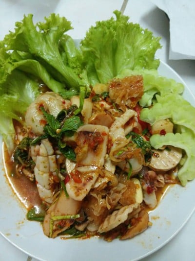 ร้านยำตลาด 100 ปี เมืองย่า