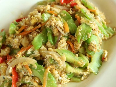 มะระผัดไข่ 90บาท