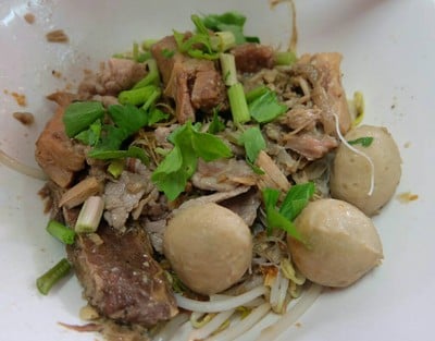 อาเหลียง ก๋วยเตี๋ยวเนื้อตุ๋น ประชานิเวศน์