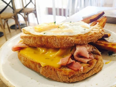 เมนูของร้าน Brekkie Organic Cafe & Juice Bar