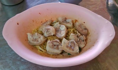 ร้านก๋วยเตี๋ยวหางหมูยินกิจ ตลาดใหม่