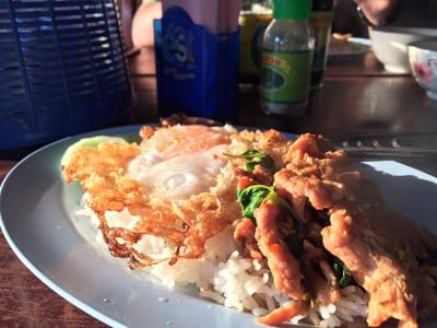ข้าวร้านกระเพราหมู-ไข่ดาว