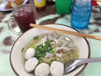 เส้นหมี่ลูกชิ้นหมู หมูสด
