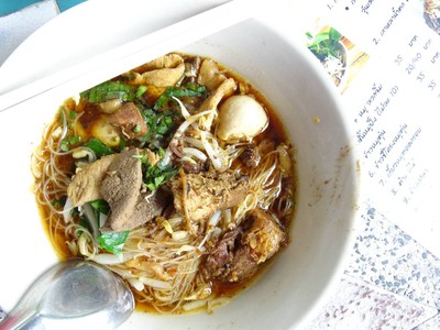 ก๋วยเตี๋ยวเรือ หมูตุ๋น เส้นหมี่