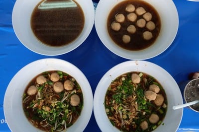 เมนูของร้าน ก๋วยเตี๋ยวลุงหนั่น รัชดาภิเษกซอย18