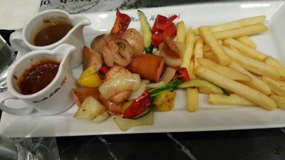 อาหาร หรือ เครื่องดื่ม