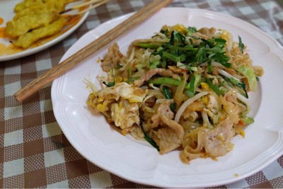 ผัดไทเส้นเล็กหมูหมัก