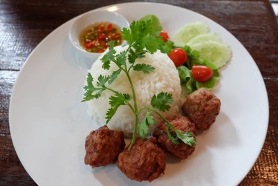 ข้าวหมูก้อน
