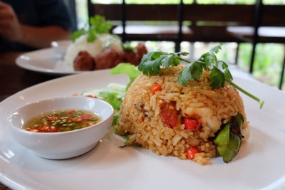 ข้าวผัดต้มยำกุ้ง