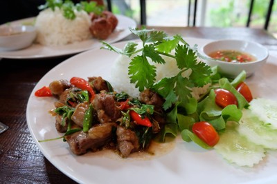 ข้าวกระเพราหมูตุ๋น
