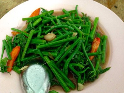 ผัดผักหวาน