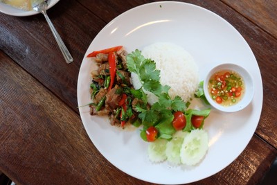 ข้าวผัดกระเพราหมูตุ๋น