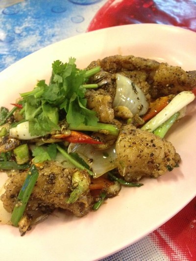 เนื้อปลาผัดพริกไทยดำ