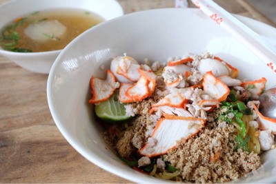 หมี่เหลืองแห้งหมู