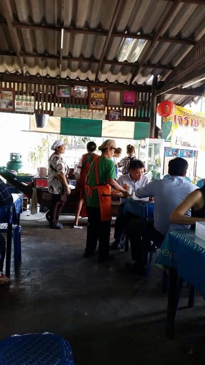 ก๋วยเตี๋ยวเรือเจริญรสเด็ด