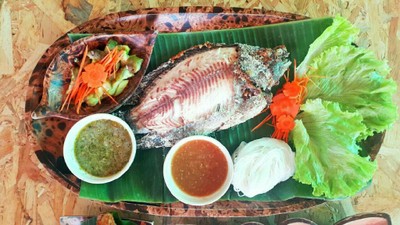 ปลาเผา น้ำจิ้มแซ่บมาก