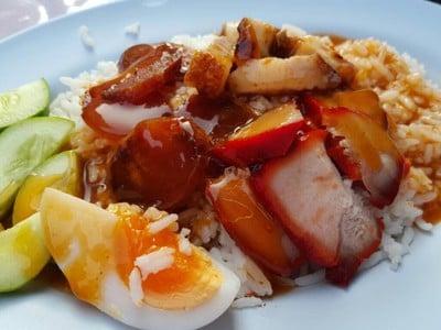 ข้าวหมูแดงสีลม