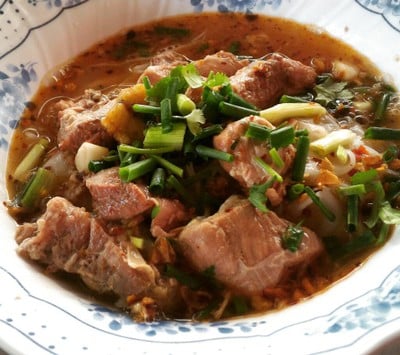 ก๋วยเตี๋ยวต้มยำกระดูกอ่อนหมู