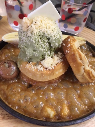 DW Sizzling Waffle Caramel