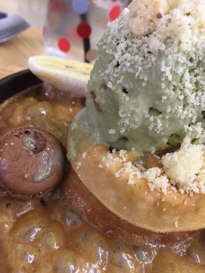 DW Sizzling Waffle Caramel