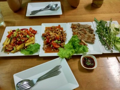 อาหาร หรือ เครื่องดื่ม