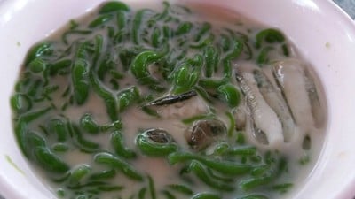 คุณกล้วย ลอดช่องวัดเจษ ตลาดน้ำคลองลัดมะยม